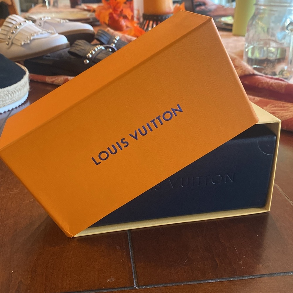 LV sunglasses - Picture 2 of 6